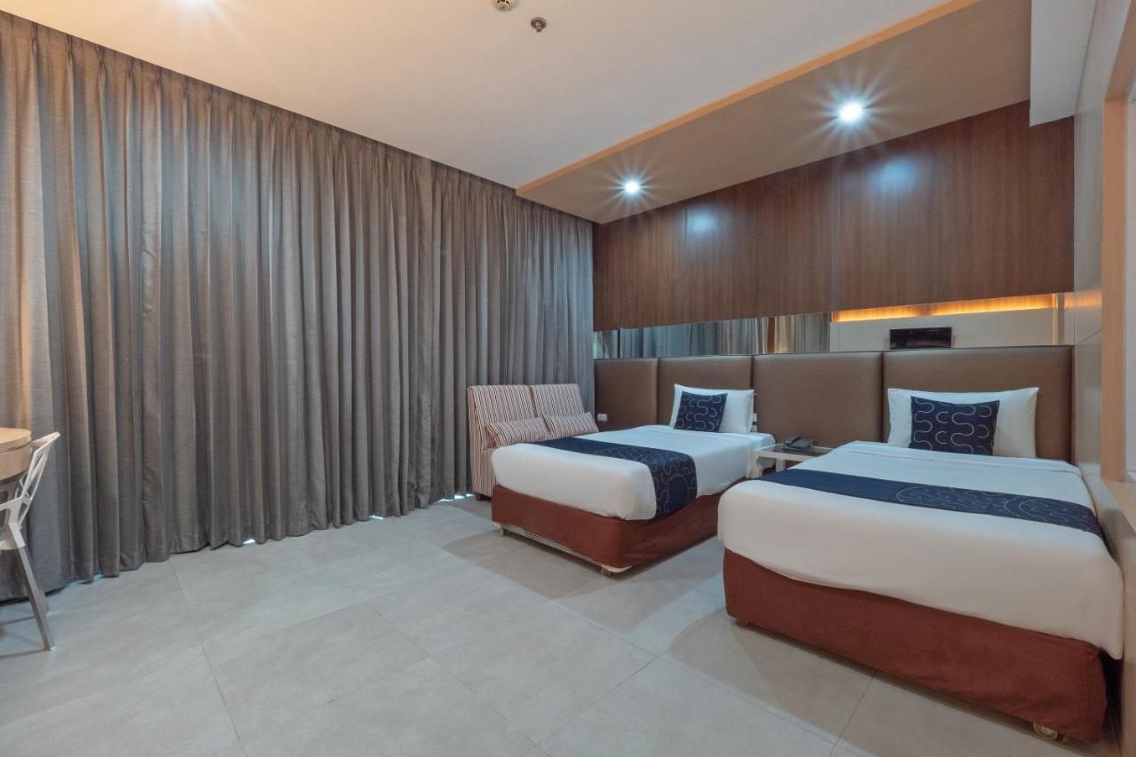 Capital O 1088 Golden Dragon Beach Resort Bang Lamung Exterior photo